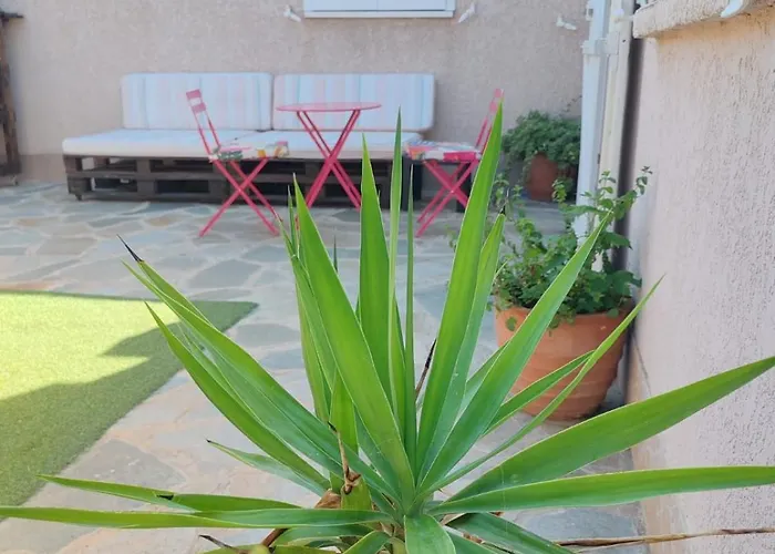 Casa Davia. Independant Meuble. * 菲里亚尼